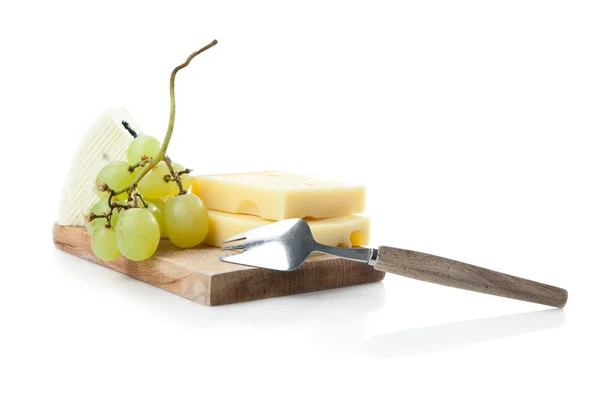 포도와 하드와 블루 치즈의 Cheeseboard — 스톡 사진