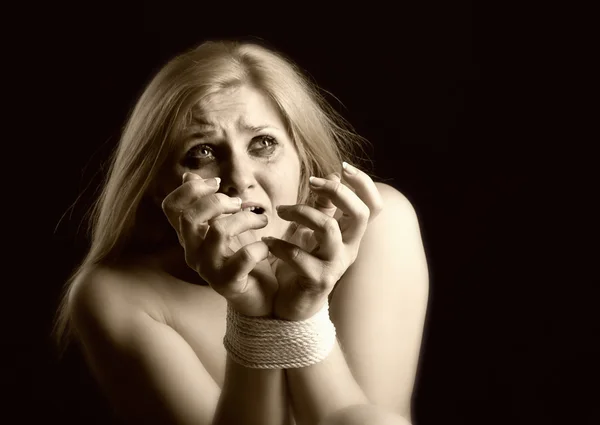 Γυναίκα θύμα ενδοοικογενειακής βίας και κακοποίησης — Stock fotografie