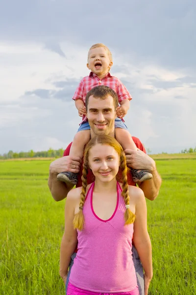 Lycklig familj — Stockfoto