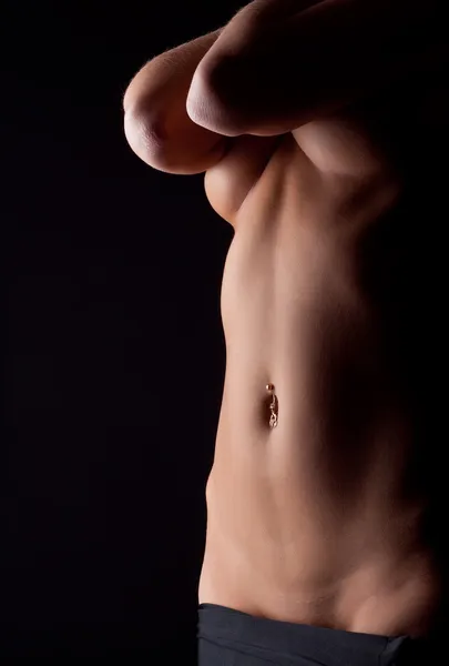 Belly piercing — Stockfoto