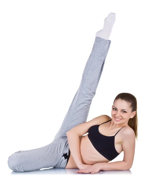 Jeune femme faisant des exercices de fitness — Photo