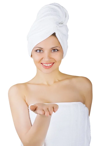 Uma linda garota envolta na toalha de banho — Fotografia de Stock