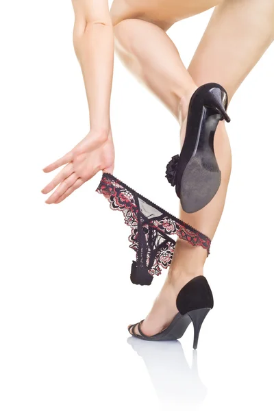 Pernas femininas com calcinha e sapatos pretos — Fotografia de Stock