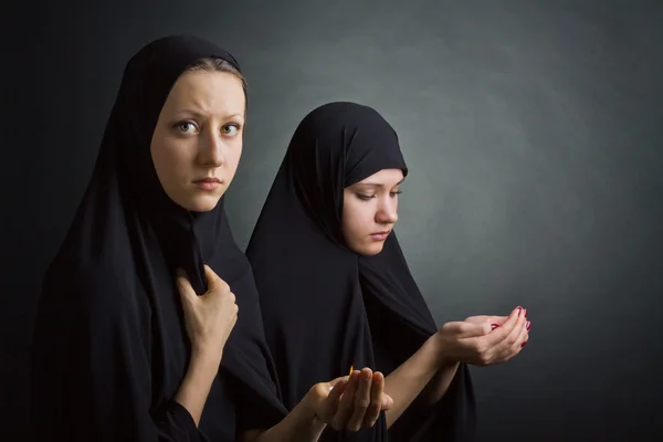 Two women pray — Stock Photo, Image