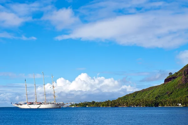 Голубая лагуна и лодка Поти-Марара — стоковое фото