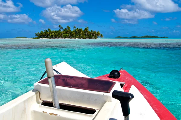 Blå lagune og Poti Marara-båt – stockfoto