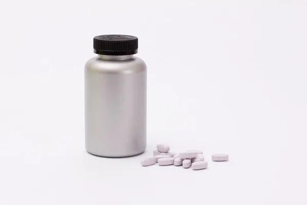 Comprimidos sobre o fundo branco — Fotografia de Stock