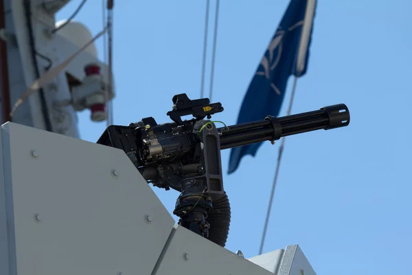 Maschinengewehr auf einem Schiff — Stockfoto