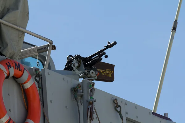 Bir gemide makineli tüfek — Stok fotoğraf