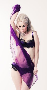 mor iç çamaşırı