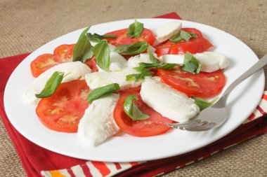 Caprese salatası