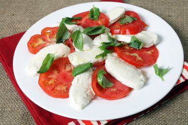 Caprese salatası