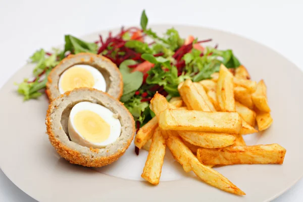 Scotch egg with chips and salad — Stock Photo, Image