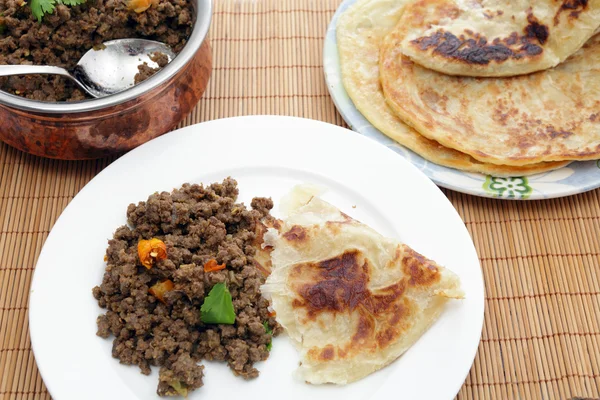 Qima curry z paratha — Zdjęcie stockowe