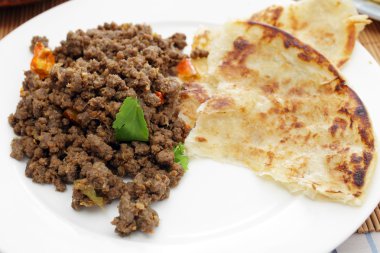 sığır eti keema köri ve paratha