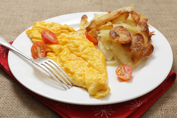 French omelet and potatoes Anna — Stock Photo, Image