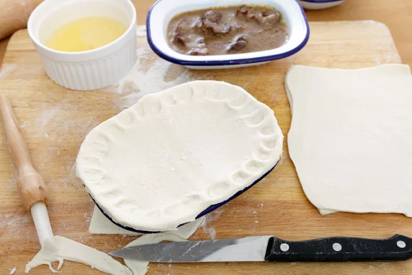 Putting pastry on a pie — Stock Photo, Image