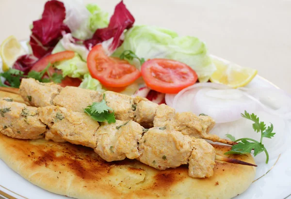 Hähnchen Tikka Kebab Mahlzeit Seitenansicht — Stockfoto