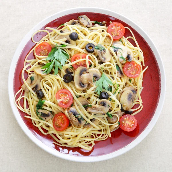 Liguine and mushroom pasta from above — Stock Photo, Image