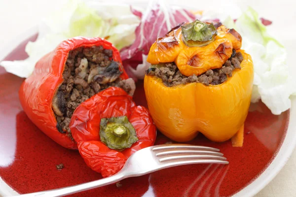 Stuffed red and yellow peppers — Stock Photo, Image