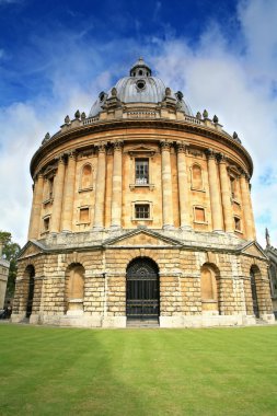 Ground level view of the Radcliffe Camera building