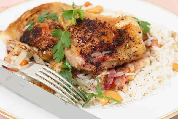Szömörce csirke és kesudió rizs étkezés — Stock Fotó