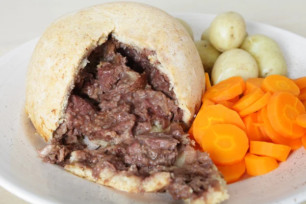 Steak and kidney pudding — Stock Photo, Image