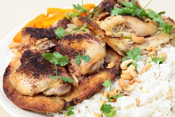 Ayam sumac Lebanon menyajikan piring — Stok Foto