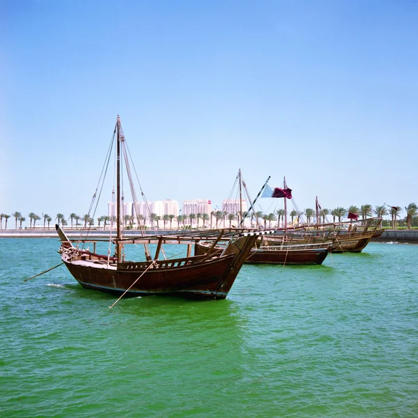Dhaus in der Bucht von doha — Stockfoto