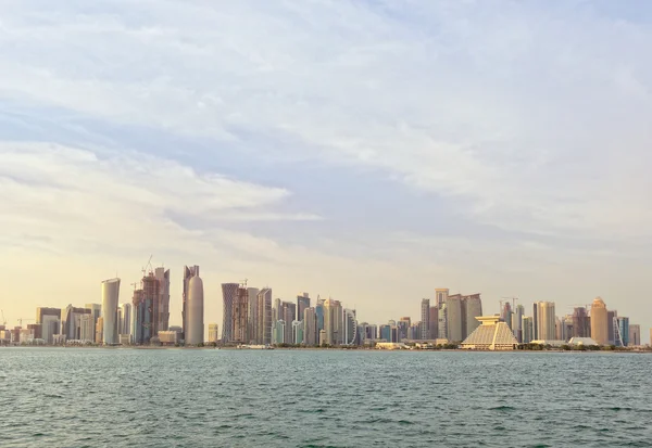 Доха skyline на заході сонця — стокове фото