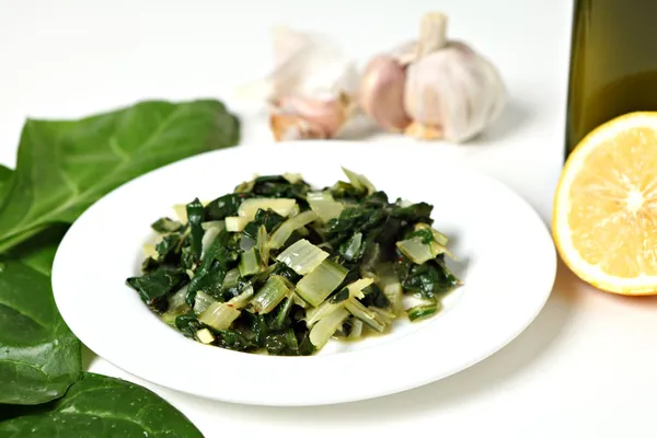 Swiss chard with garlic and oil — Stock Photo, Image