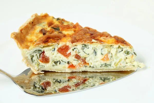 Serving spinach quiche horizontal — Stock Photo, Image