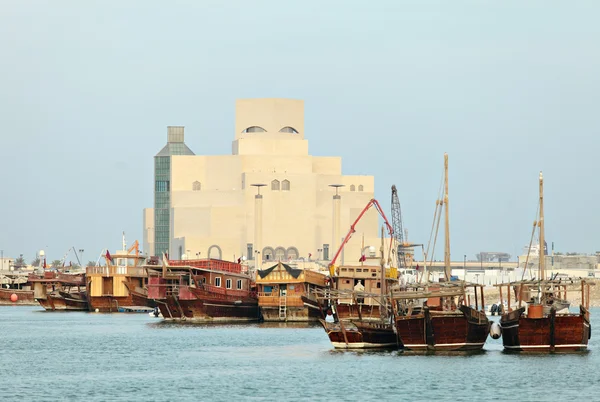 Qatarisk dhower på displayen — Stockfoto