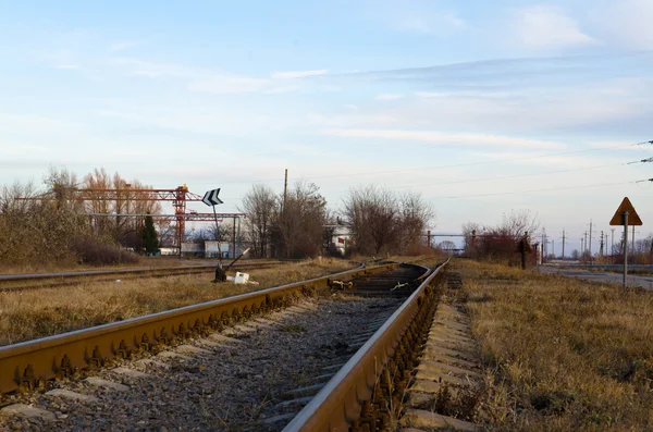 Jernbanen en korsvej - Stock-foto