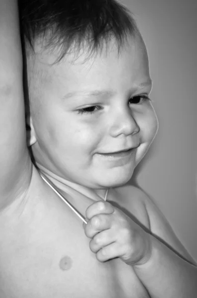 Liten pojke leende — Stockfoto