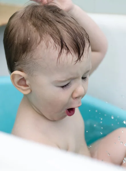 Kid is played by water — Stock Photo, Image