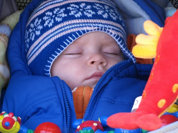 Uyuyan bir bebek arabası bebek — Stok fotoğraf
