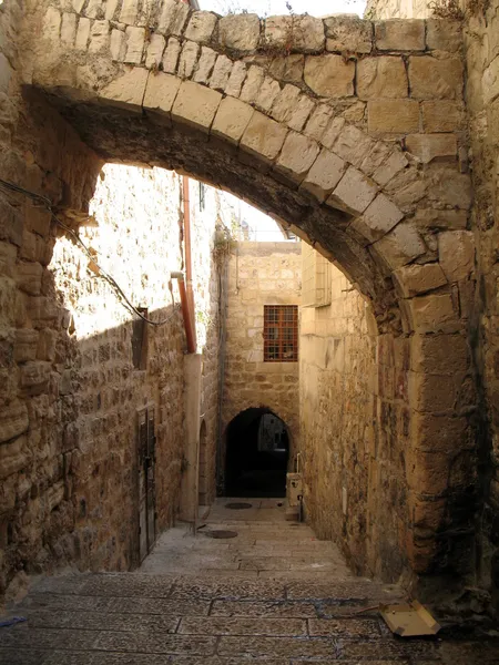 Oude smalle straat in het historische deel van Jeruzalem, Israël Stockafbeelding
