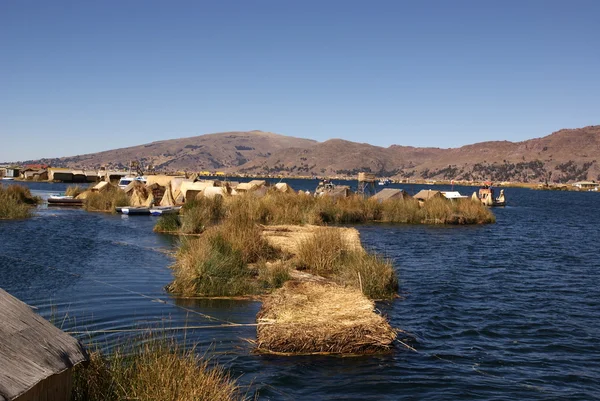 Uros - Ilha flutuante no lago titcaca no Peru — Fotografia de Stock