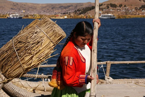 Урос - Плавучий остров на озере Титкака в Перу — стоковое фото