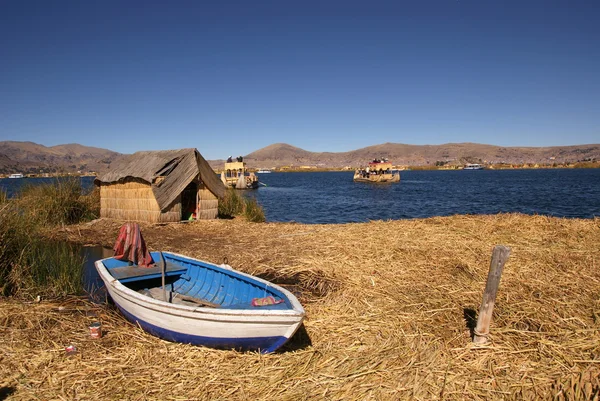 Uros - plovoucí ostrov na jezeře titcaca v peru — Stock fotografie