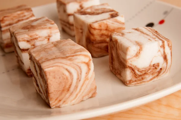 Marshmallows de chocolate e avelã — Fotografia de Stock