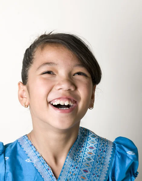 Πορτρέτο της Ασίας κορίτσι χαμογελώντας — Φωτογραφία Αρχείου
