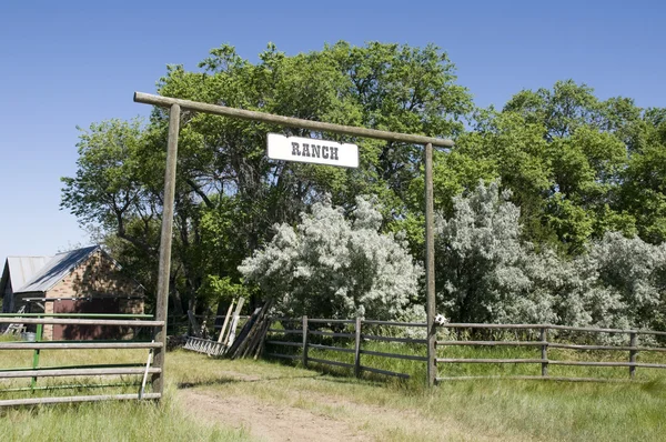 Entrada no rancho em Wyoming — Fotografia de Stock