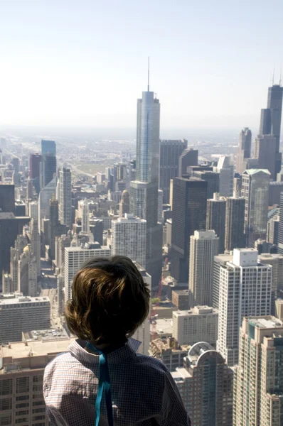 Kid Looking at Chicago — Stock Photo, Image