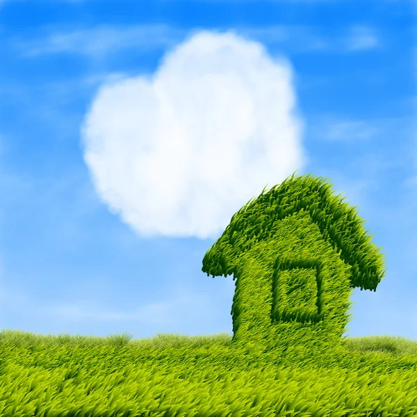 Ökohaus und Wolkenherz — Stockfoto