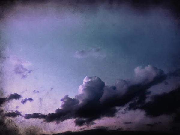 Grunge τοπίο με σύννεφα — Φωτογραφία Αρχείου
