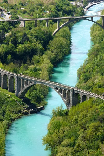 Ponte di pietra sul fiume Soca — Foto Stock
