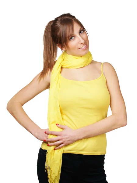 Милая молодая женщина с желтым шарфом — стоковое фото