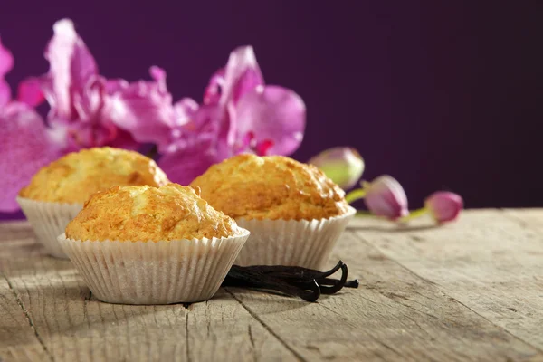 甘いカップケーキとバニラ豆 — ストック写真